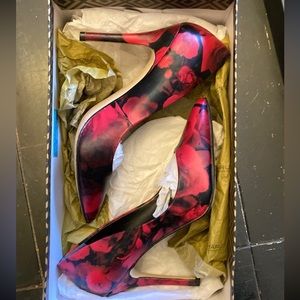 Charles by Charles David sexy stiletto heels in Red Rose, size 6.5